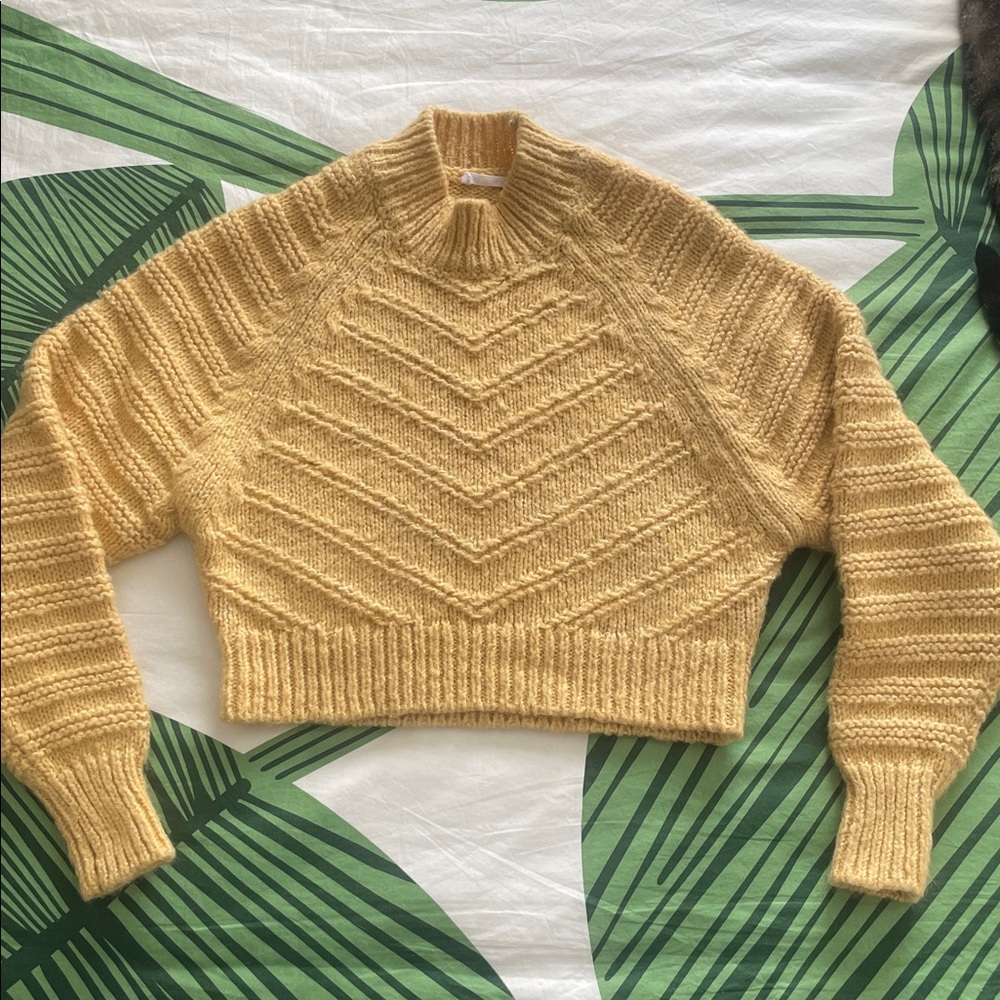 Elodie Women's Sweater in Soft Yellow